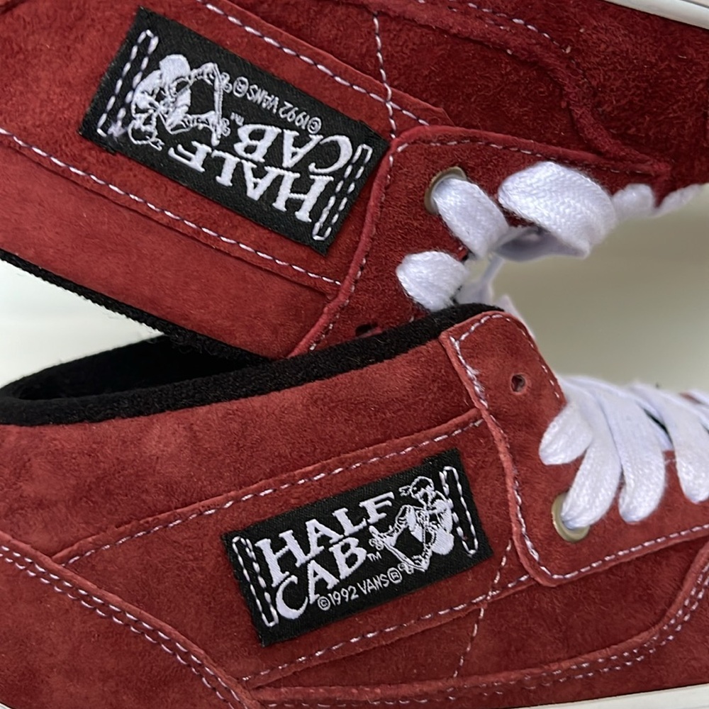 Vans WMNS Skate Half Cab
Pig Suede Brick
VN0A5KYABRI
Sneakers - Picture 15 of 16